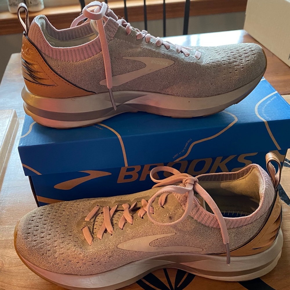 🚨LAST CHANCE Brooks Levitate 2LE Size 9